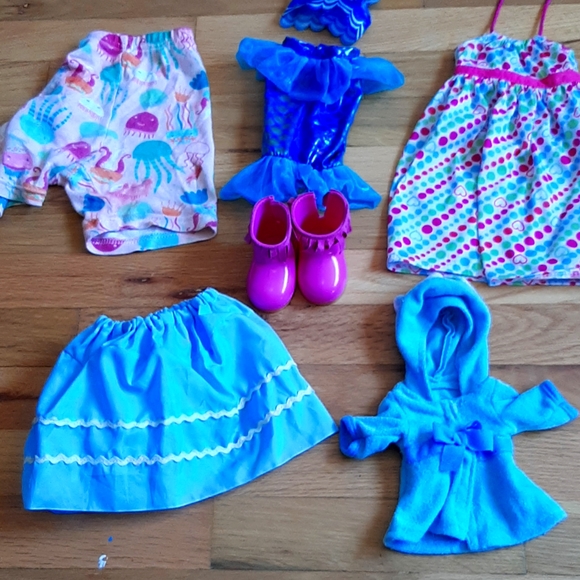 Random doll clothes - Picture 1 of 8